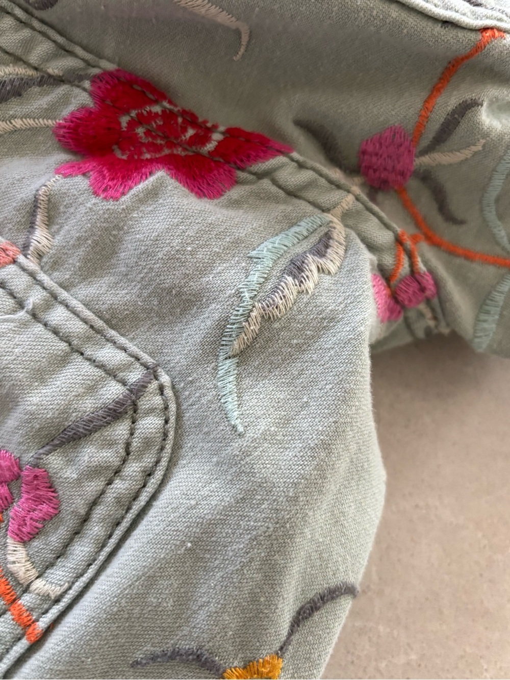 Anthropologie Pilcro Wanderer Embroidered Floral Cargo Pant Sage Pink Size 26 - Picture 8 of 14